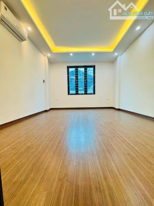 Bán Nhà Vĩnh Hưng 33M x 5T +5,6 Tỷ - Ô Tô 10m- Nhà Mới  - Gần Phố - 4