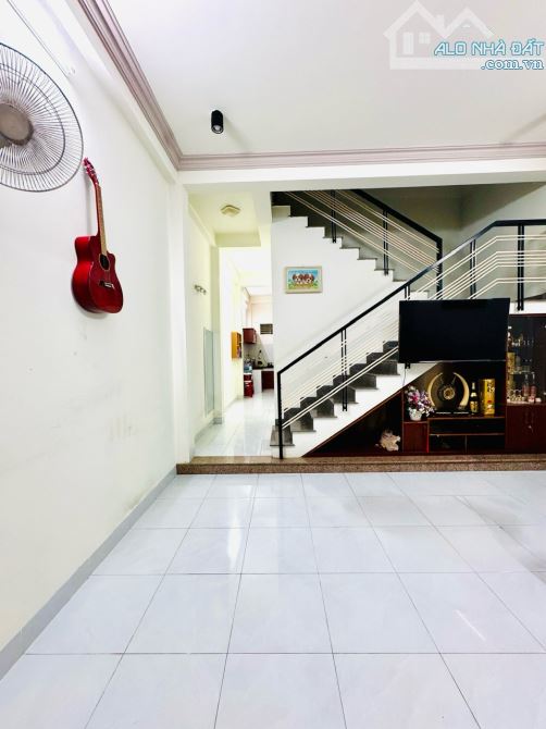 Nhà 2 tầng mặt tiền trung tâm khu Nam Việt Á, 95m2, gần sông, 6.x tỷ. - 4