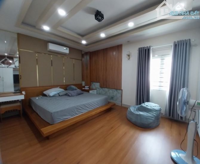 **BÁN NHÀ 2 MẶT TIỀN ,Q12 ,ĐƯỜNG NHỰA- 4 TẦNG LẦU -DIỆN TÍCH NGANG 5.5M,DÀI 18M.GIÁ 8 TY B - 4