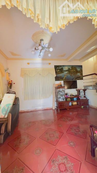 BIỆT THỰ LÔ GÓC, DT 212M², 7PN, KIẾN TRÚC KIỂU PHÁP, NGAY LÊ VĂN VIỆT - 4