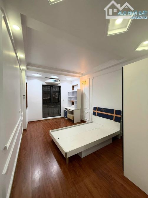 Bán nhà mặt phố Minh Khai, DT 60m, 6 tầng thang máy, MT 5.7m, giá 37 tỷ.