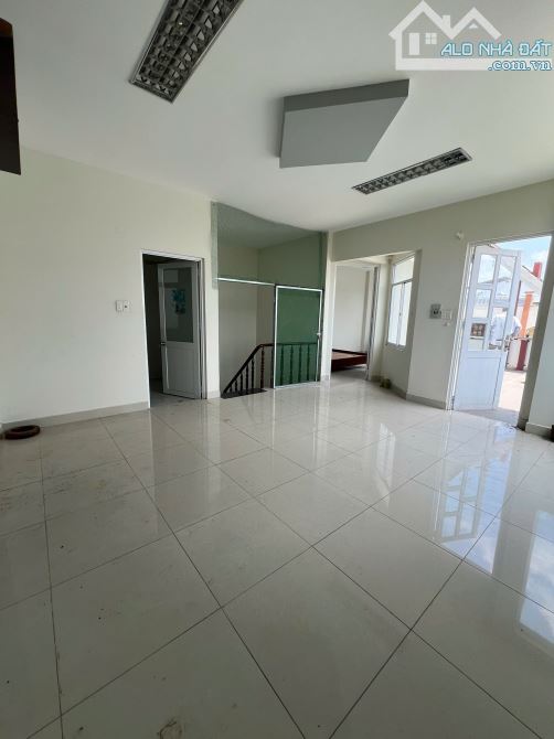 BÁN BIỆT THỰ MẶT TIỀN NỘI BỘ P7 QUẬN 8- 1 TRỆT 2 LẦU ST TRƯỚC - 8M X 14M - 7.2 TỶ - 5