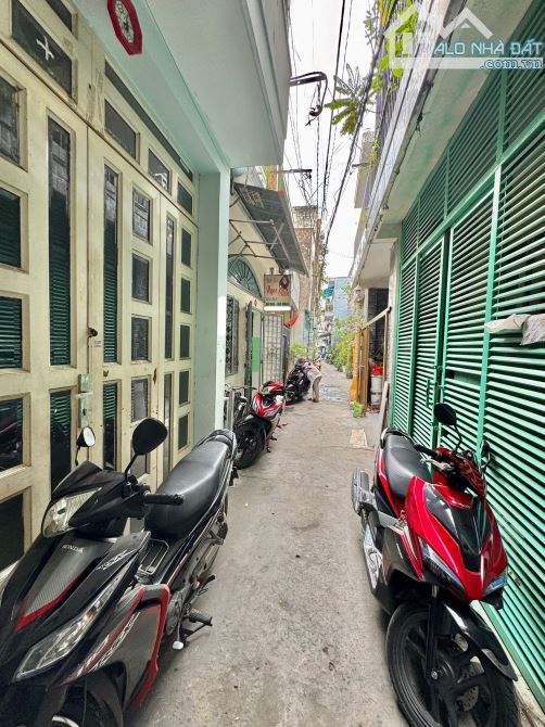 ✨ Nhà 2 Tầng gần Chợ Tân Hương, cách Mặt Tiền chỉ 30M, DT 28M2 (Ngang 3.6M x 9M) - 3,38 TỶ - 5