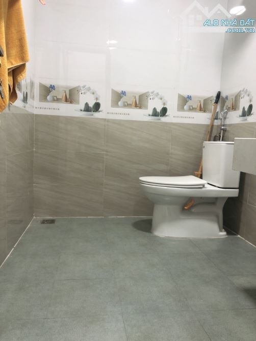 BÁN NHÀ 8,6 TỶ 5 TẦNG 40M, CÓ THANG MÁY, Ô TÔ ĐỖ CỬA, ĐƯỜNG TRƯỚC NHÀ 2 Ô TÔ TRÁNH - GẦN Đ - 5