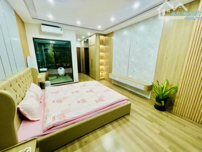 Bán Nhà Hoàng nhu Tiếp - Dân Xây 7 Tầng - Thang Máy - Full Nội Thất Gỗ - 5