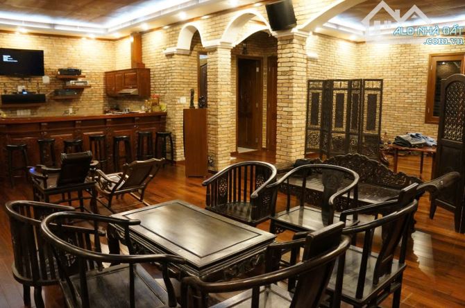 Gia đình đi định cư cần bán gấp nhà mặt tiền Thạch Thị Thanh P. Tân Định Quận 1 DT: 10x24m - 5