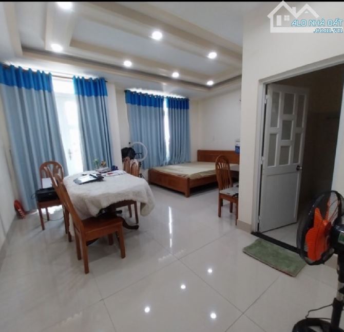 **BÁN NHÀ 2 MẶT TIỀN ,Q12 ,ĐƯỜNG NHỰA- 4 TẦNG LẦU -DIỆN TÍCH NGANG 5.5M,DÀI 18M.GIÁ 8 TY B - 5