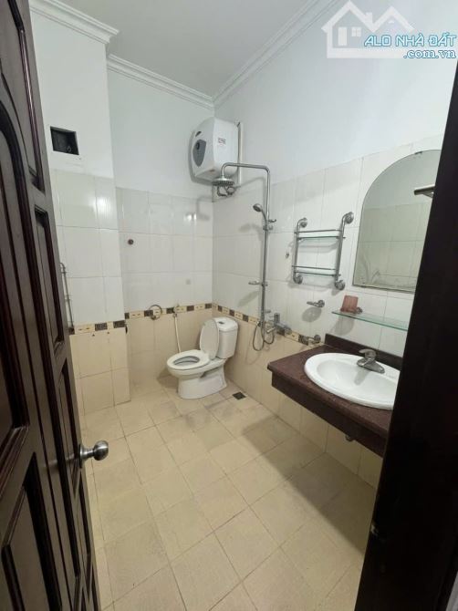 NHÀ ĐẸP DÂN XÂY CÁCH PHỐ 10M - Ô TÔ VÀO NHÀ - 5 TẦNG 85M2 NHỈNH 17 TỶ - 6