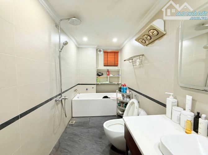 NHỈNH 300TR/M2!Bán nhà Hoàng Văn Thái-phân lô-vỉa hè-ô tô tránh-kinh doanh-dt 75m2-mt 5m - 6