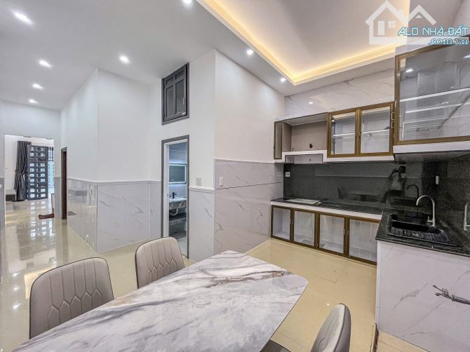 Bán nhà đường Nguyễn Văn Linh hẻm nhánh lộ ÔTÔ - 7