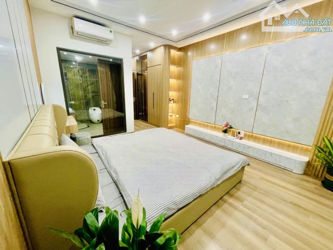 Bán Nhà Hoàng nhu Tiếp - Dân Xây 7 Tầng - Thang Máy - Full Nội Thất Gỗ - 7