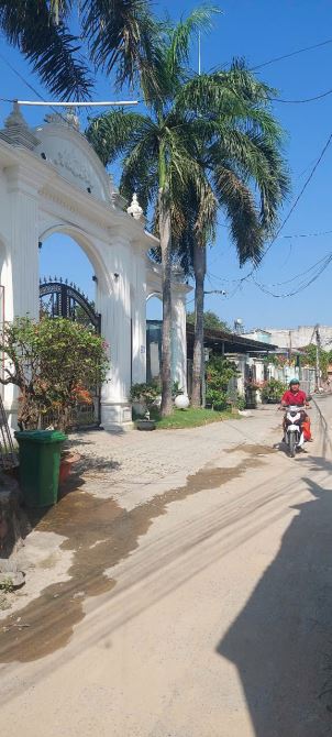 BÁN GẤP  NHÀ GẦN CHỢ THẠNH PHÚ 1T 1L 3PN 2WC 1PK SÂN TRƯỚC ĐỂ XE HƠI 7C gía 1ty500 SHR . - 8