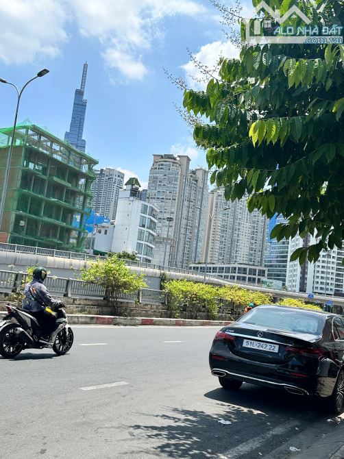 BÌNH THẠNH - NGUYỄN HỮU CẢNH - 5tầng có thang máy  ngang 5, dt  5x23 👉 giá bán 18,5 tỷ - 8