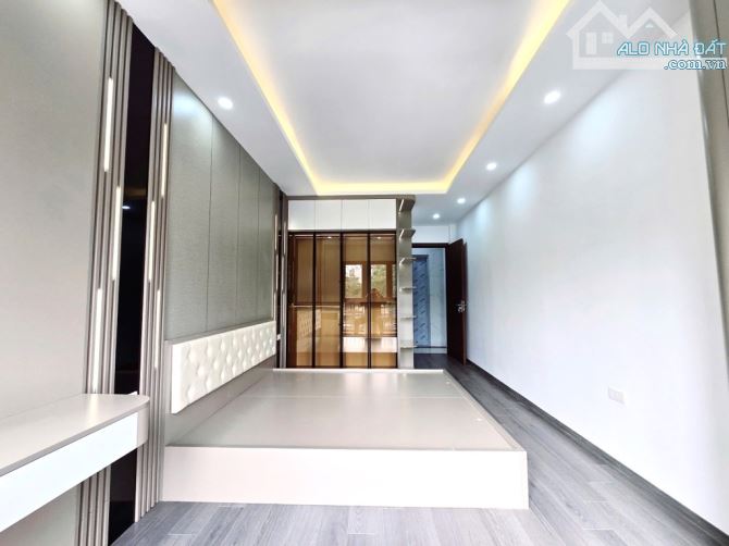 BÁN NHÀ CẦU GIẤY - CÁCH PHỐ 50M - NGÕ TRƯỚC NHÀ 3M - 6 TẦNG THANG MÁY XÂY MỚI - FULL NỘI T - 8