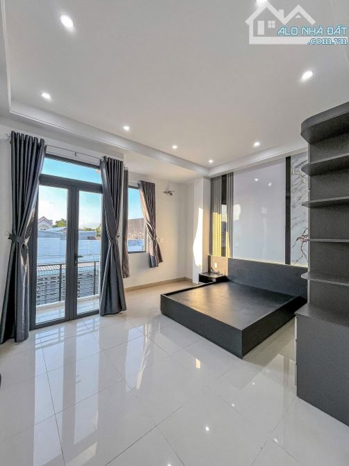 Bán nhà đường Nguyễn Văn Linh hẻm nhánh lộ ÔTÔ - 9
