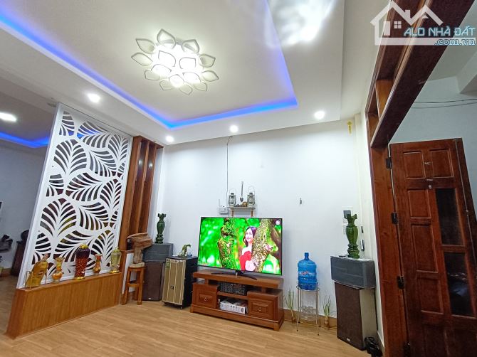 NHÀ 2 TẦNG THIẾT KẾ HIỆN ĐẠI, GỖ XỊN XÒ KIỆT LẠI THẾ, PHƯỜNG PHÚ THƯỢNG GIÁ 2 TỶ 850 TRIỆU