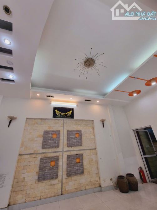 Bán Nhà Trần Duy Hưng. Cầu Giấy. Ô Tô. Kinh Doanh. DT 60m2. MT 4,7m. 5 Tầng. Giá 18,9 Tỷ.