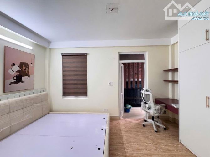 Nhà Đống đa, Xã Đàn, Ô chợ dừa, 28 m / 5 tầng / 5.65 tỷ - Đê la thành (nhỏ) vị trí cực đẹp
