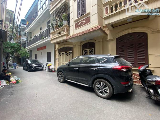 Bán nhà Nguyễn Viết Xuân, Thanh Xuân, full nội thất, nhà đẹp ở ngay, 40m, 4T, chỉ 9.9 tỷ.