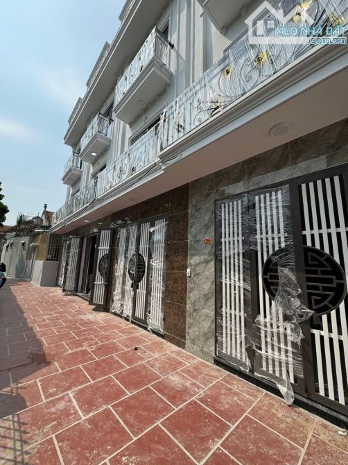 🏡 Chính Chủ Cần Sang Nhượng Căn Nhà Xinh Xắn Tại Phụng Châu - 💸 Giá Chỉ 2.4x Tỷ, Cơ Hội