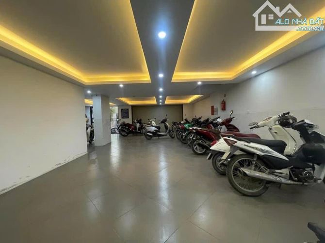 Bán Tòa Căn Hộ DV 7T- 42 P khép kín, MT 9m, Cầu Diễn, DT 2,5tỷ/năm, chào 29 tỷ.