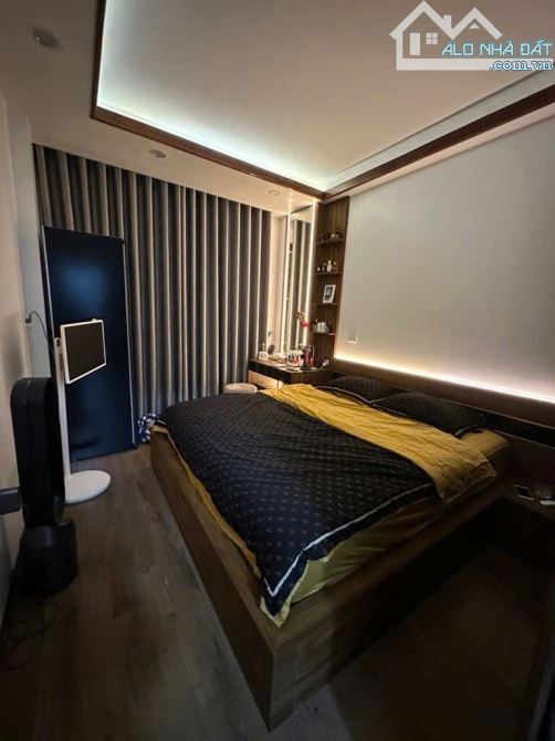 CẦN BÁN GẤP NHÀ SIÊU HIẾM BÁCH KHOA, GẦN O TÔ, 2 THOÁNG. DT 40M2* 5T. 13 TỶ.
