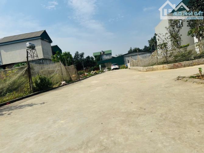 Lô góc 61m yên mỹ 2 mặt thoáng tài chính nhỏ dưới 2 tỷ sát trục chính liên xã
