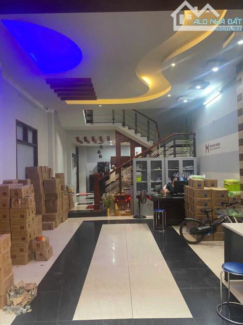 Nhà 3 tầng kiên cố Cách nhà mt trường chinh - Thanh khê  - Dt 110m nở hậu giá nhỉnh 3 tỷ