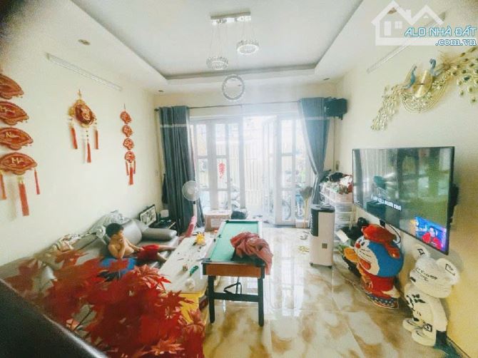 NHÀ ĐẸP - SÁT Q1 - GẦN CHỢ BÀ CHIỂU - 4 TẦNG ĐÚC - 68M2 - CHỈ 7,1 T.Ỷ