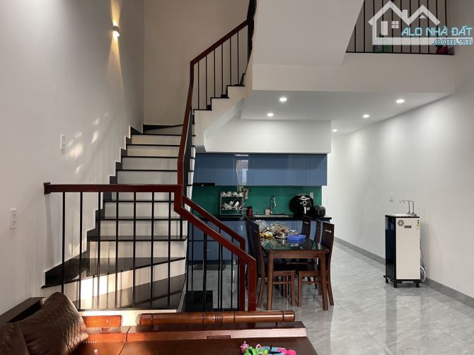 🏡 NHÀ ĐẸP 3 TẦNG GẦN MEGA MARKET – TT HÒA MINH – CHỈ XÁCH VALI VỀ Ở! Giá chỉ nhỉnh 5 Tý
