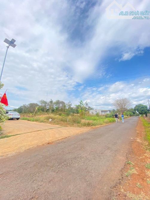 Bán đất góc 2 mặt tiền, full thổ cư, đường nhựa 12m Cư Suê
