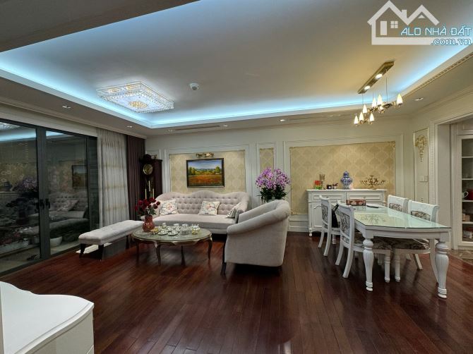 Hot căn hộ 3 ngủ 146m vị trí view Hồ Tây full nội thất giá 18 tỷ.