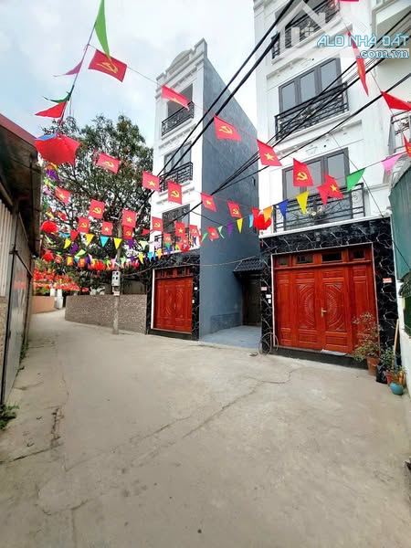 Căn nhà mặt đường thông, rộng 6m,gần Trịnh Văn Bô ô tô vào, xây đơn lập mỗi tầng 2 phòng