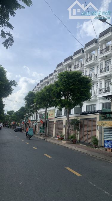 Bán nhà 2 Mặt Tiền Nguyễn Thị Xinh, DT 5x23m, 2 lầu kiên cố,  giá chỉ 9.9 tỷ