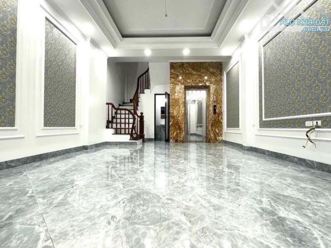Bán Nhà Nguyễn Văn Cừ, Long Biên 43m2, 6T, giá 12,5 tỷ ( ô tô vào nhà)