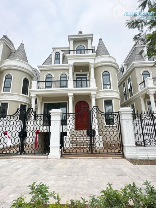 Siêu Vip! Bán Biệt Thự Tây Hồ Ciputra , View Công Viên - 319M2 - 4 Tầng - 12M Mt - Sẵn sổ