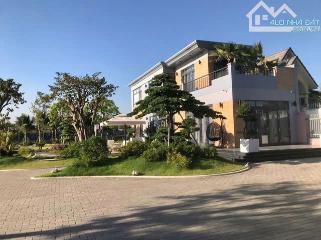 Bán Nhanh Biệt Thự Nghỉ Dưỡng Huỳnh Hữu Trí, Bình Chánh - 4000m2, Sân vườn, hồ cá- 41.5 Tỷ