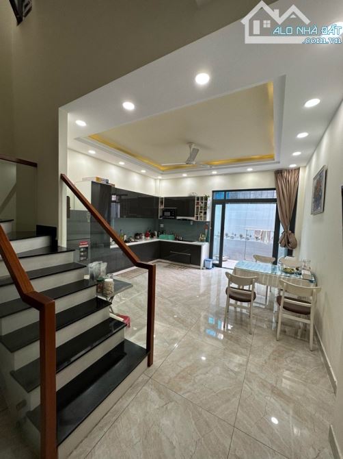 BÁN GẤP – 3 TẦNG- 115M2, HXH, GIÁ CHỈ : 8.4 TỶ- PHAN HUY ÍCH- GÒ VẤP