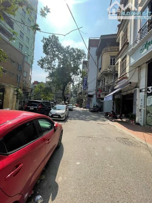 Nguyễn Chí Thanh, đường ôtô tránh,thang máy,gara ôtô, nội thất cao cấp 45m² 5T giá 18 tỷ
