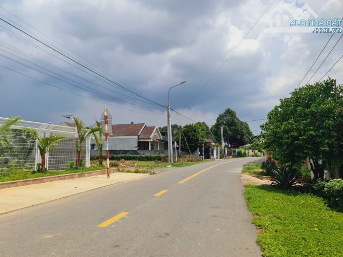 Giá 13 tỷ. Bán đất mặt tiền như hình xã Tân Bình-Vĩnh Cửu- ĐN. 2052m sổ thổ cư.
