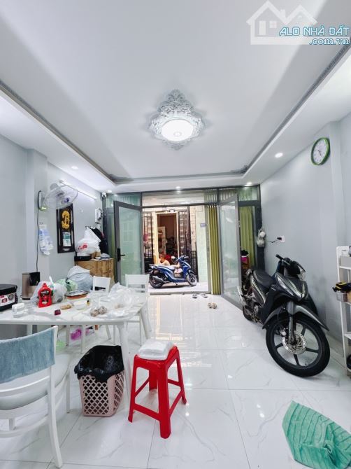 BÁN NHÀ HẺM 1/ ĐOÀN VĂN BƠ . 3 TẦNG  - 52 m2. KHU DÂN CƯ HIỆN HỮU KHÔNG LO GIẢI TOẢ