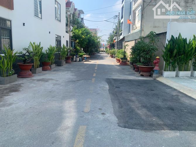 Đường 8m vỉa hè TX21- ngay chợ Minh phát. Dt 4x16m 1T lửng 3 lầu giá 6.3 tỷ