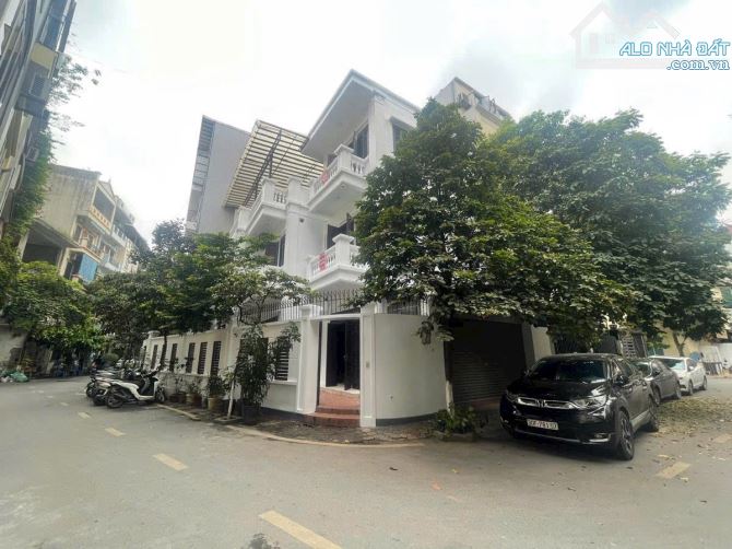Chính chủ bán biệt thự lô góc Khu đô thị mới Văn Quán Hà Đông 220m2, mặt tiền 30m, 36 tỷ