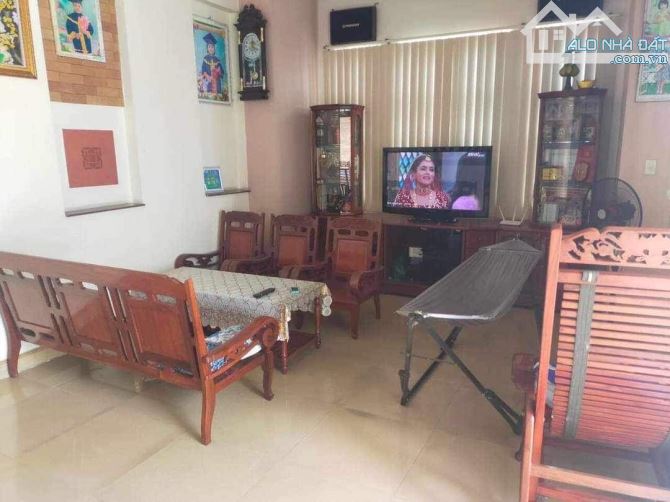 Bán đất lớn + biệt thự phường phú thuận quận 7 giá 26 tỷ