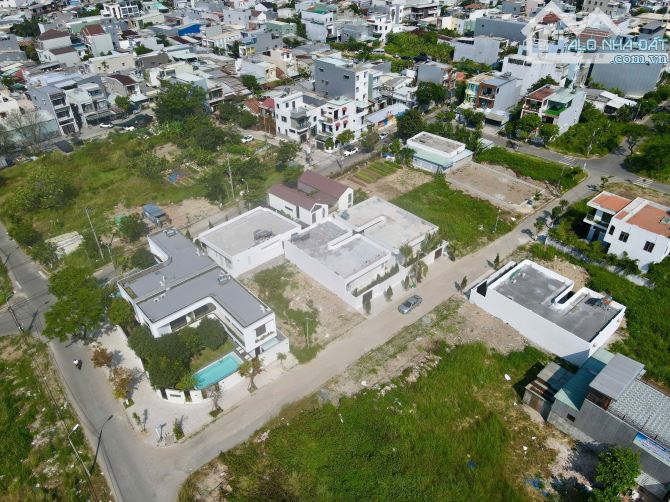 Bán căn Biệt thự 250m2 full nội thất đường Thành Vinh 3 dòng tiền hơn 100tr/tháng giá tốt