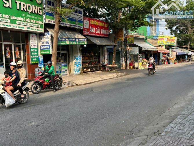 Cần Bán Gấp Nhà Mặt Tiền Kinh Doanh Đoàn Thị Kia Dĩ An