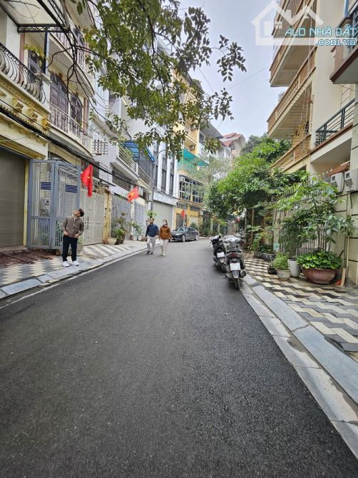 BÁN NHÀ VÕ CHÍ CÔNG, TÂY HỒ. 55M2 6 TẦNG MT 4M GIÁ 21 TỶ- PHÂN LÔ - Ô TÔ TRÁNH - VỈA HÈ