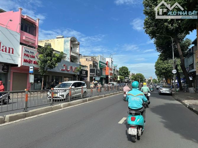 NGỘP giảm SỐC 4 TỶ nhà Quang Trung ngang 6.2m 99m2 4 lầu vài bước ra Ủy ban 11 tỷ.