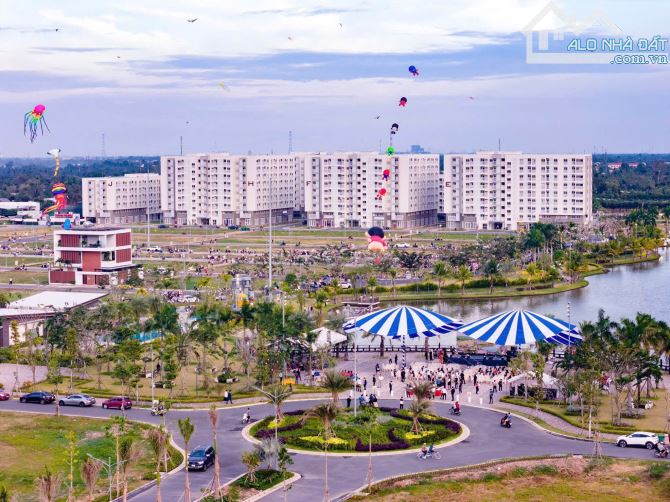 GIÁ MỚI, Bán nền góc 2MT KDC Nam long, ĐS 4&2  Đối Diện Chung Cư