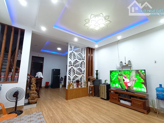 NHÀ 2 TẦNG THIẾT KẾ HIỆN ĐẠI, GỖ XỊN XÒ KIỆT LẠI THẾ, PHƯỜNG PHÚ THƯỢNG GIÁ 2 TỶ 850 TRIỆU - 1